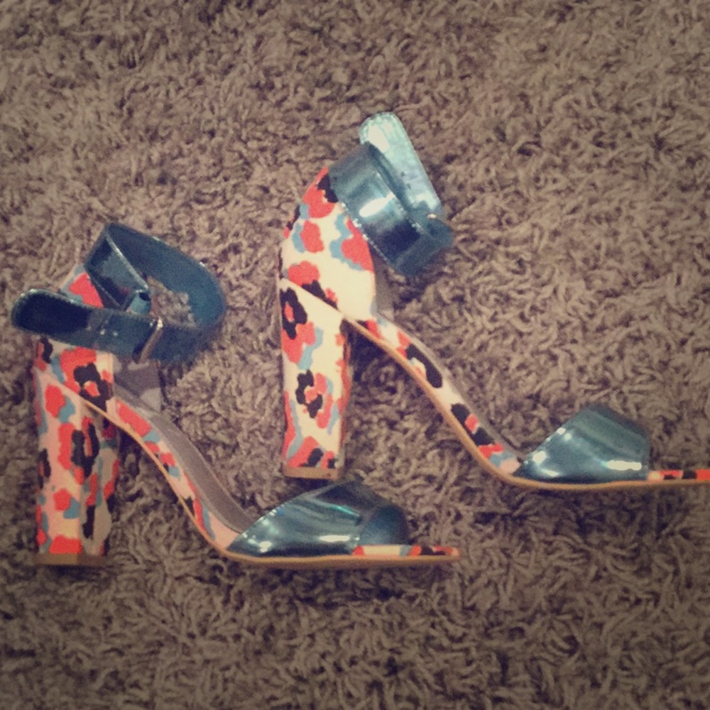 Adorable block heels!